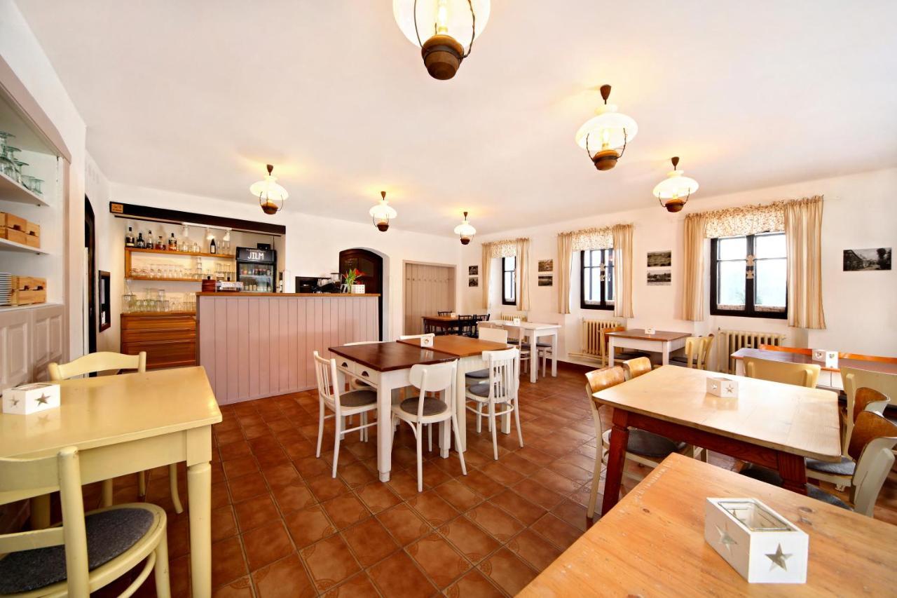 Restaurace a penzion Jilm Jilemnice Esterno foto